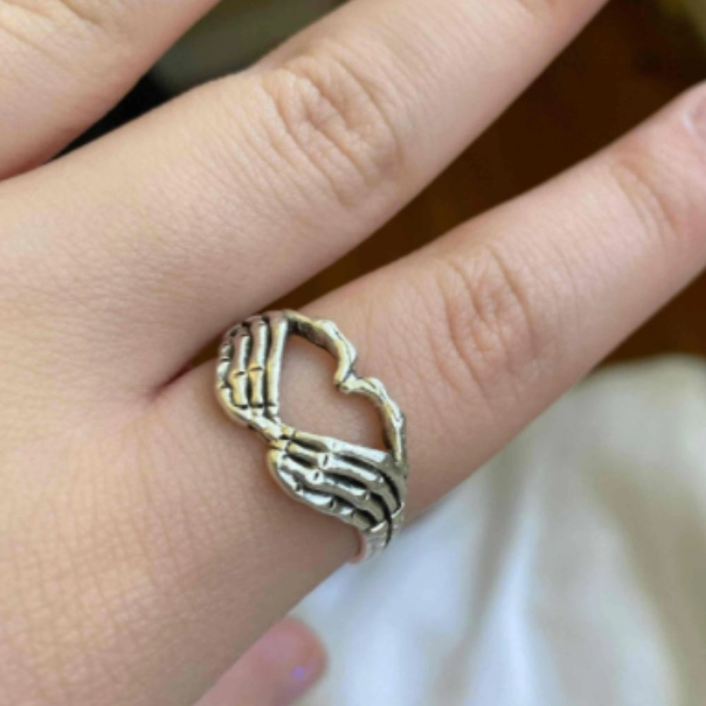 Skeleton Hands In Heart Silver Ring - Picture 3 of 3